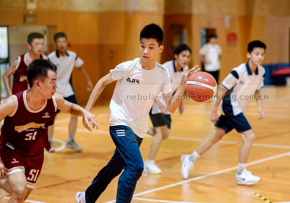 文件模块与刻度线排列的抽象归档图形，对应纠错记录逐项归档的过程